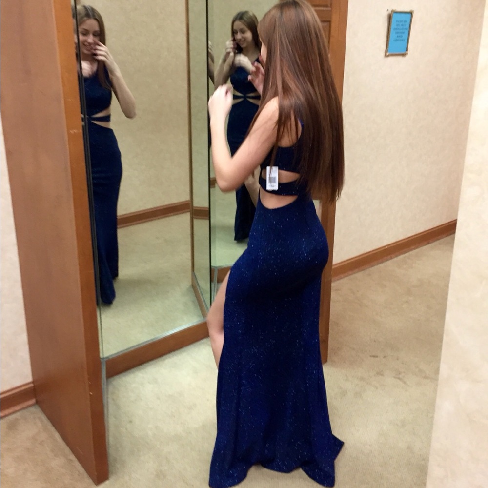 FITTED PROM DRESS